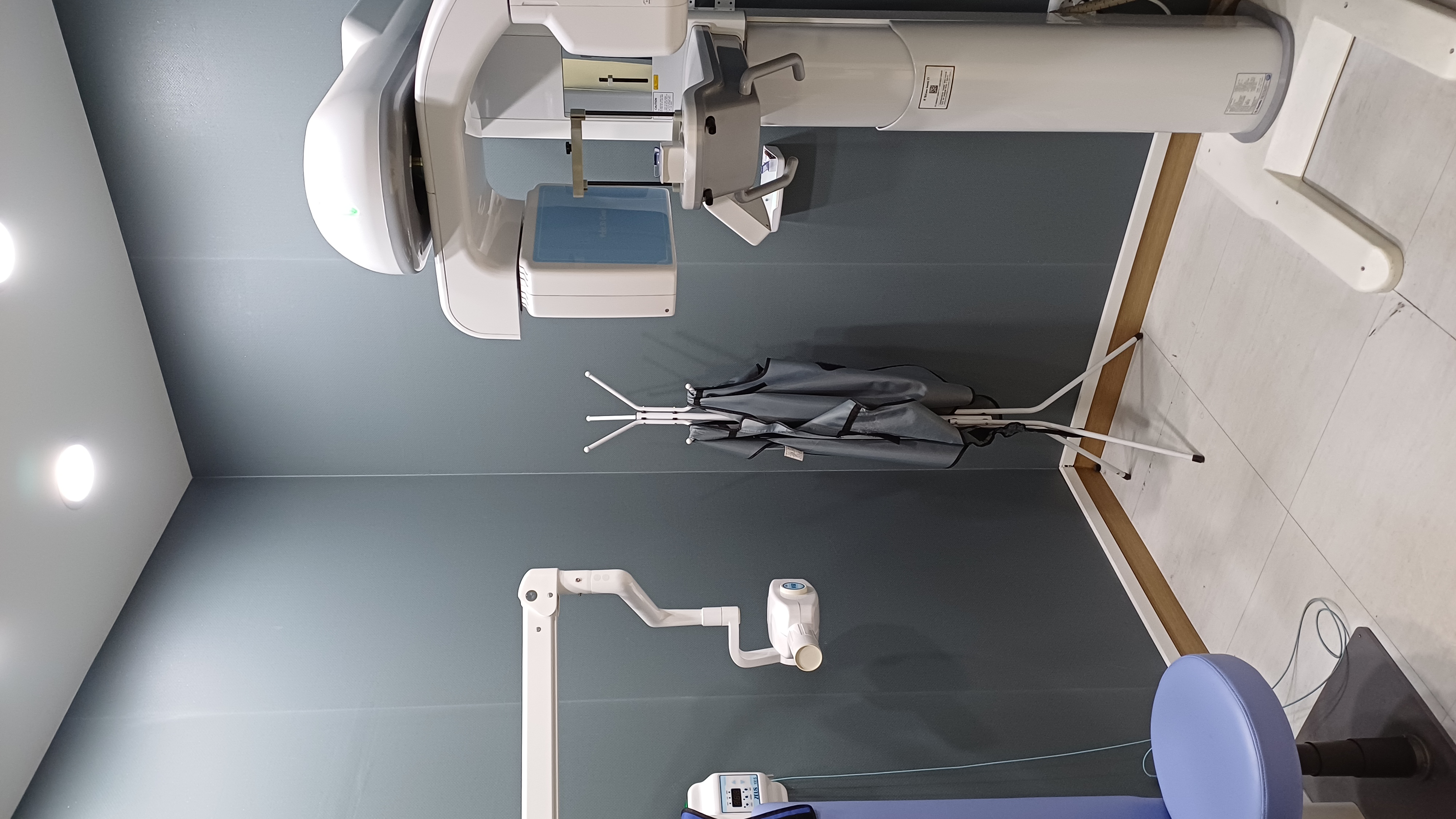 은행나무치과의원 파노라마 촬영, 3차원 CT 촬영, 구내방사선 사진 촬영하는 X-ray실